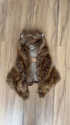 SPIRITHOODS COYOTE  COLLECTOR EDITION FAUX FUR SHAWL 2015 - 2016 | WOMEN'S
