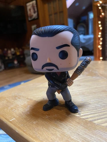 Funko Pop AMC The Walking Dead Negan Holding Lucille (Bat) #390