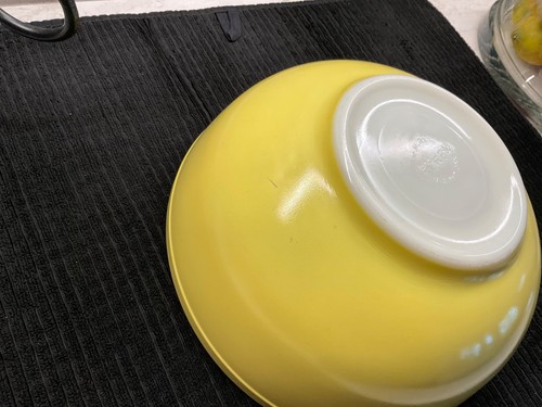Early vintage pyrex primary color mixing bowls yellow and green - Picture 8 of 22