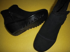 skechers parallel off hours