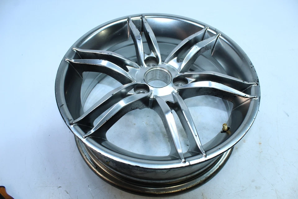 2010 CAN-AM SPYDER RT-S ROADSTER 前轮 RIM 烟熏铬 706201121 — 第 2/4 张图片