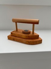Bügeleisen Holz Spielzeug Rundgriff Kinder Deko Länge ca. 16 cm