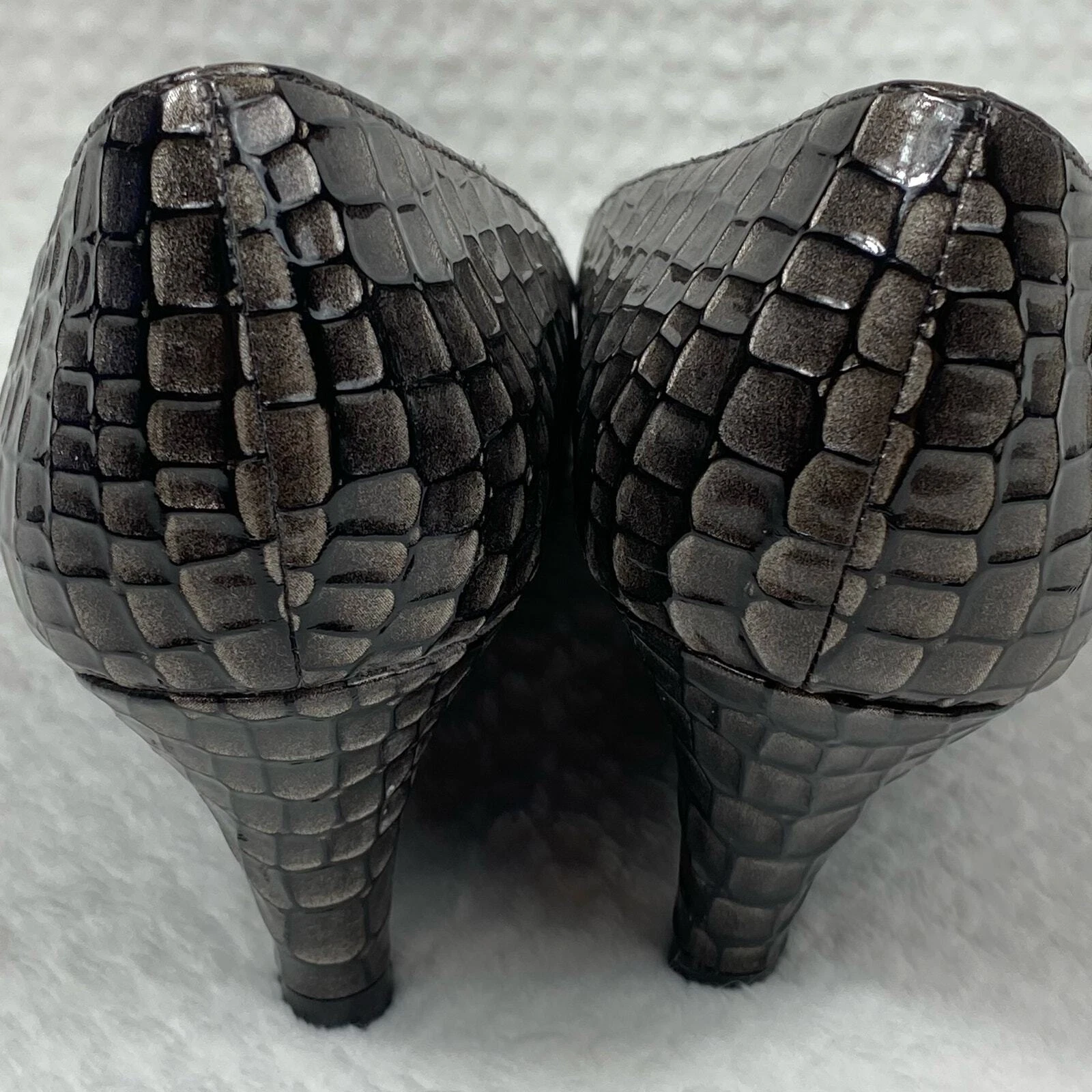 Scarpe décolleté Coach & Four Heels taglia 8 5 grigie stampa coccodrillo finta punta mandorla carriera ufficio