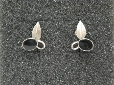 Vintage Star-ART Sterling Black Onyx Leaf Screw Back Earrings Silver 925 50's-60