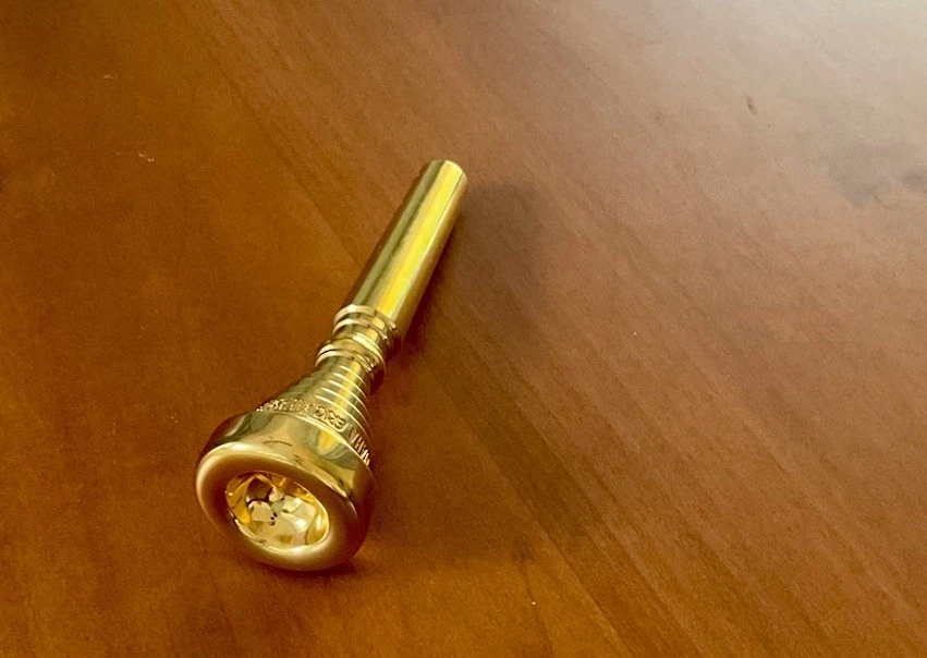 Boquilla trompeta Yamaha EM1-MK2 Eric Miyashiro Signature - chapada en oro Foto 4 de 4