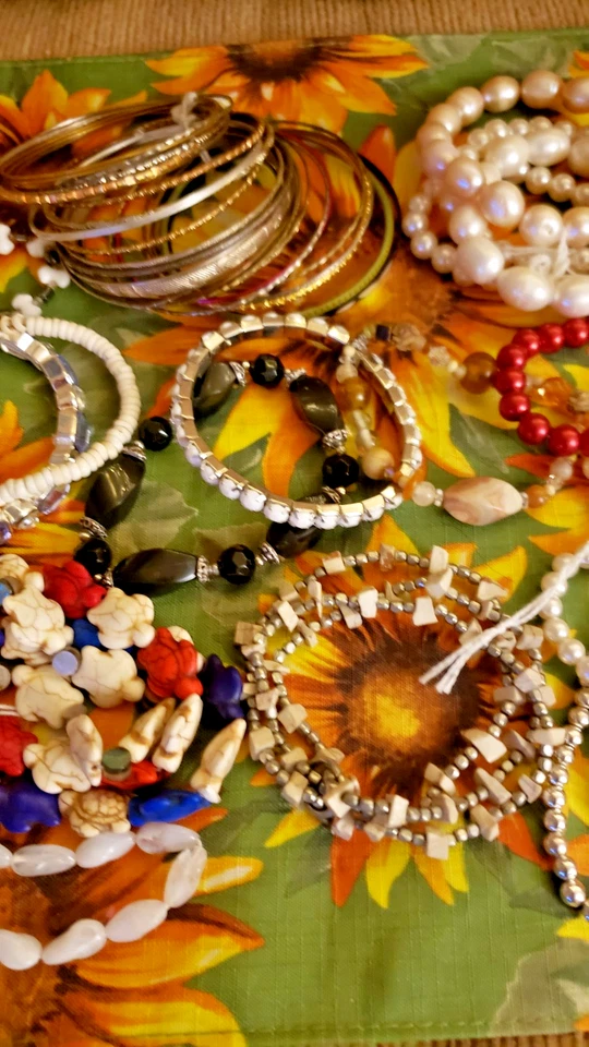 Lote de Pulseras de Disfraz Cuentas Brazaletes Estrás Perlas Elásticas Joyería De Colección Foto 4 de 4