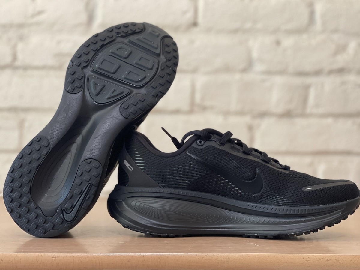 Nike Vomero 18 Triple Black Women 10 / Men 8.5 Running Training