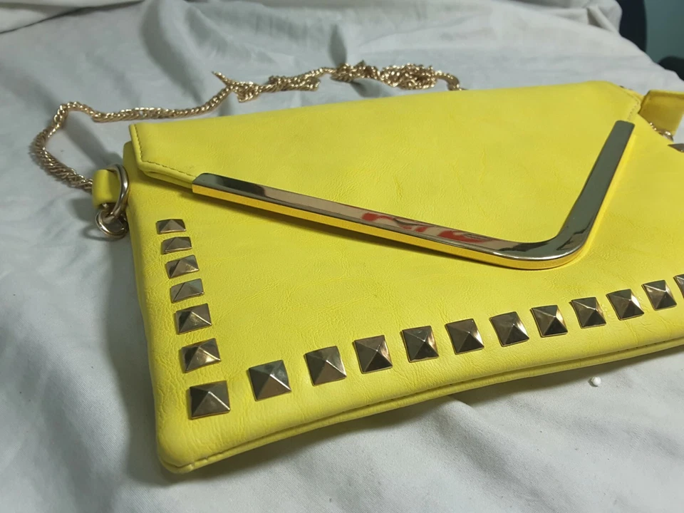 Bolso sin asas bandolera Street Level amarillo imitación cuero Foto 2 de 4