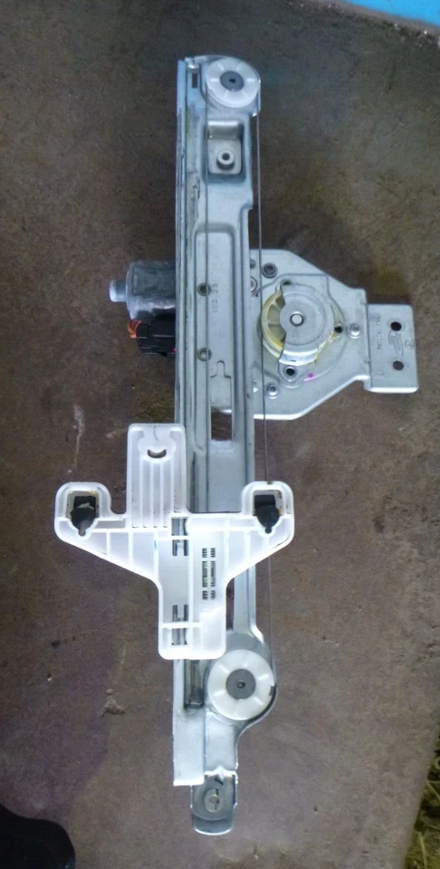 Regulador de ventana eléctrico trasero derecho Dodge Caliber 06-12 con motor Foto 3 de 3