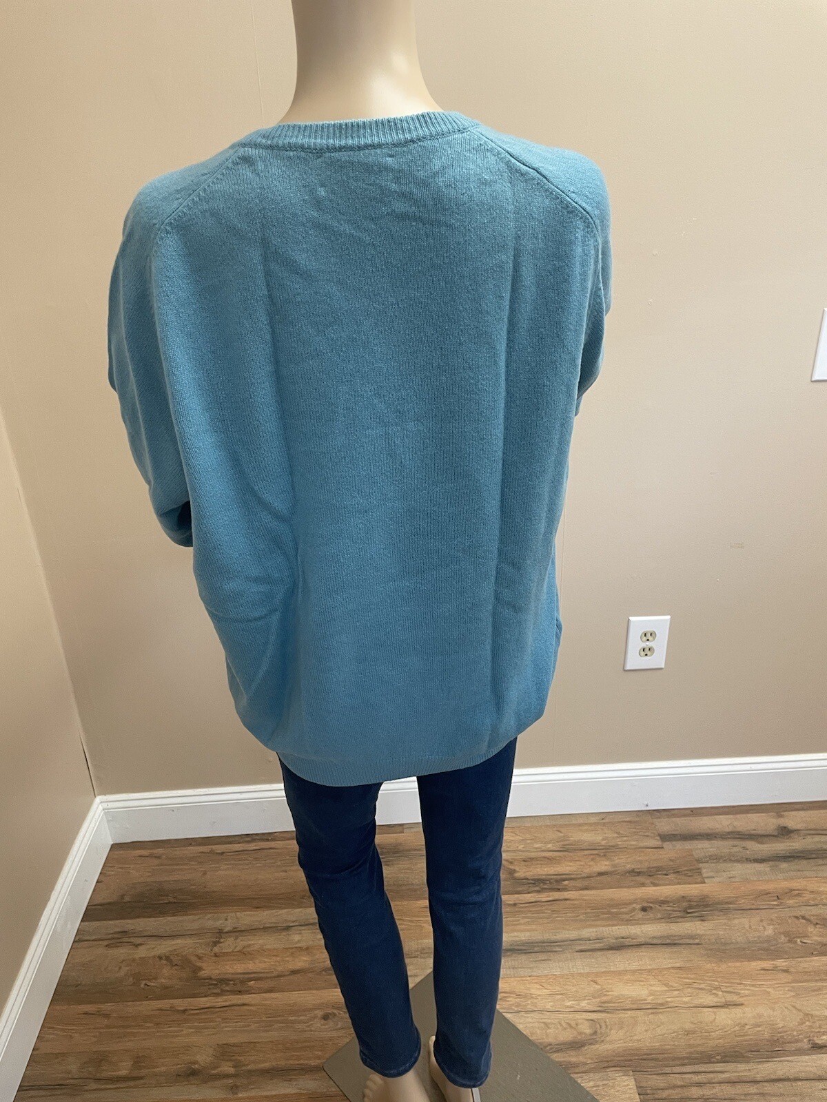 BENETTON  basic V neck wool sweater - image 3