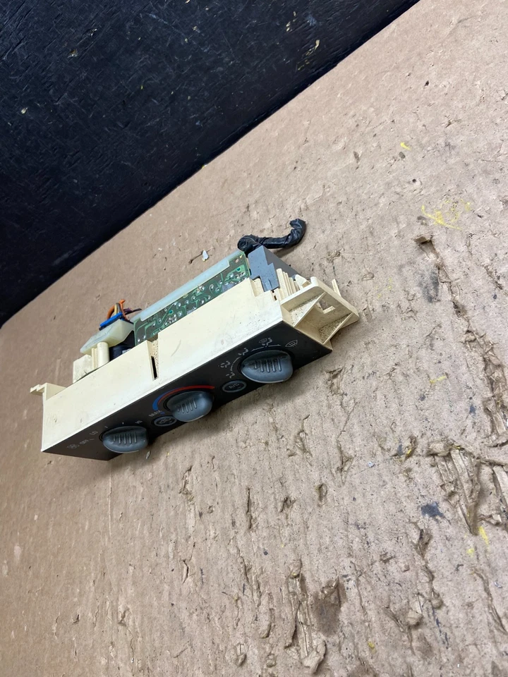 Chevrolet Suburban Tahoe 1996-1999 climatización aire acondicionado T8369 DG Foto 3 de 4