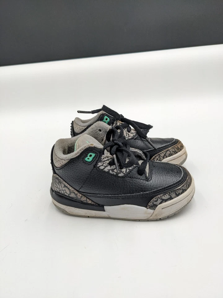 Nike Air Jordan 3 Retro Black Green Glow Wolf Grey DM0968-031 Kids Size 7C - Image 2 of 4