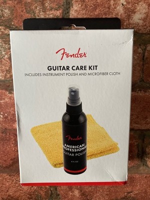 Fender Gitarrenpolitur und Tuchpflegeset - Hergestellt in den USA E-Gitarre Reinigungsset