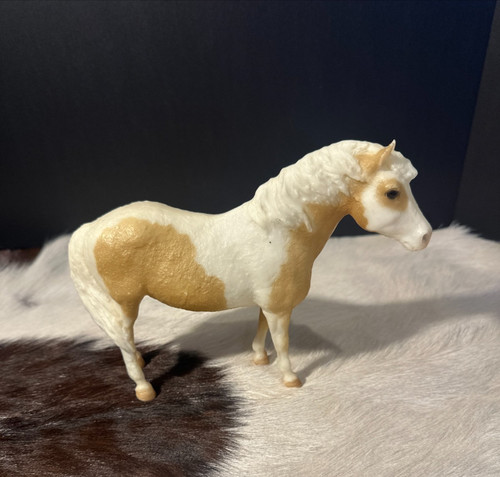 Vintage Breyer Horse Misty of Chincoteague Pony Model #20 Palomino Pinto, 7"x 8"