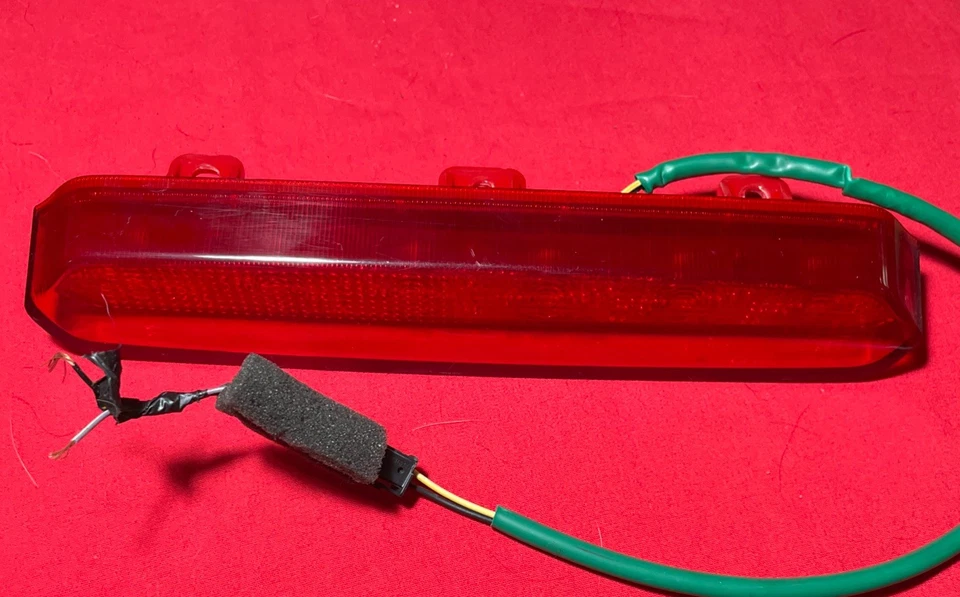 Chevrolet Spark 2013 2014 2015 tercera luz de freno lámpara usada OEM 95089244 LED Foto 2 de 4