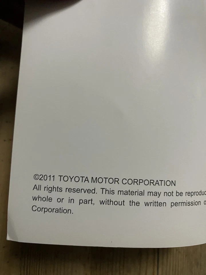 08-12 TOYOTA LANDCRUISER OWNERS MANUAL HANDBOOK & WALLET print 2011 Ref19687 - Image 4 of 4