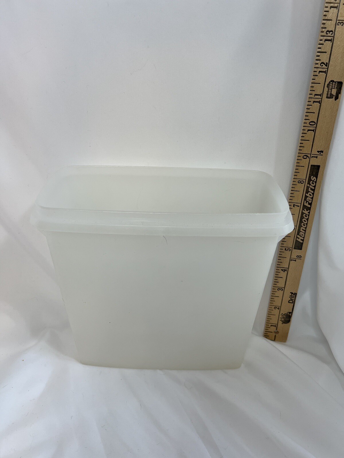 Vintage Tupperware Cereal Keeper Container 469-5