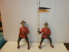 Konvolut 2 alte Hausser Elastolin Mountie Canadier Reiter Polizist zu 10cm