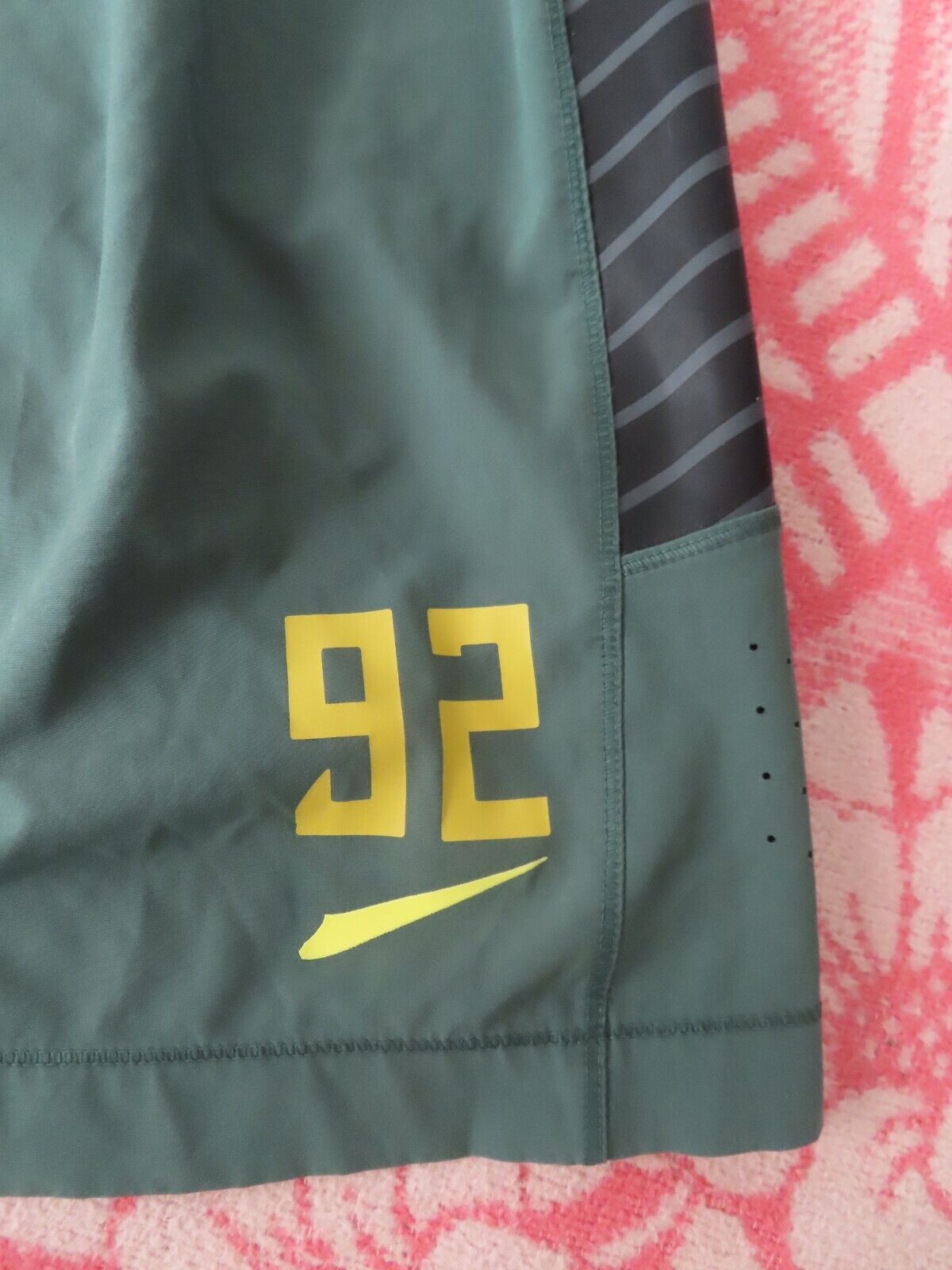 Nike Oregon Ducks Football Team Issued  Shorts Me… - image 2