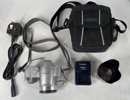 Panasonic Lumix DMC-FZ7 Digital Camera Plus Shade, Charger & Lead, SD Card, Case - Picture 1 of 23