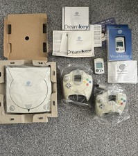 BOXED Sega Dreamcast Console PAL  Very Good Condition 2 Joypad & 2 Visual Memory
