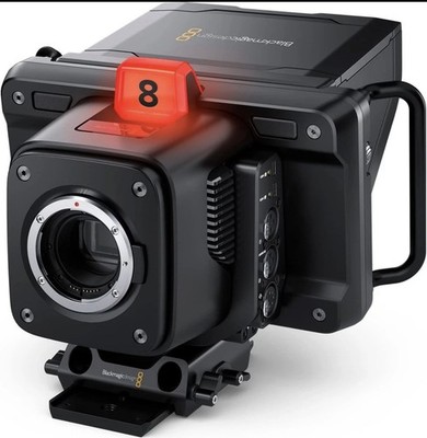  Blackmagic Studio Camera 6K Pro (EF Mount) 
