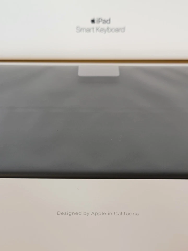 Apple Smart Keyboard For iPad 7th/8th/ Gen 10.2"/Pro 10.5"/Air 3rd Gen Black - Image 2 of 4