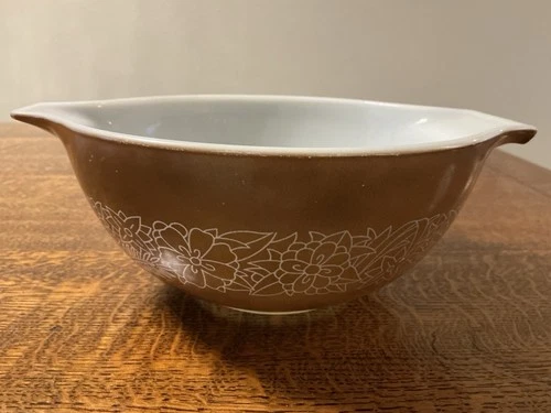 Vintage Pyrex Woodland Brown Cinderella Bowl, #442 1.5 Qt.