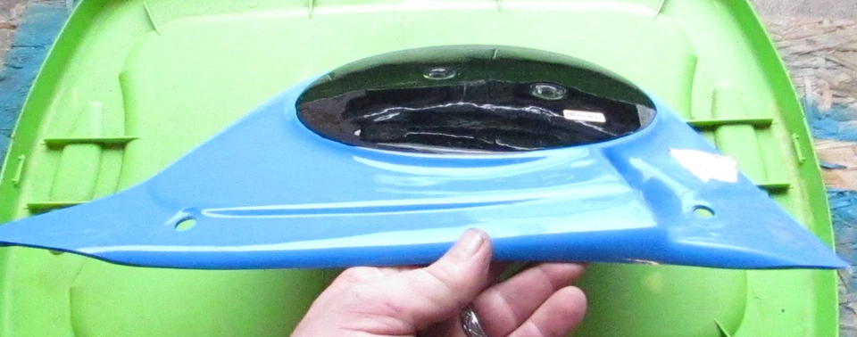 Cubierta lateral azul derecha Rickman Triumph NOS 650 750 Mark 3 p/n R108 40 362 #1 Foto 4 de 4