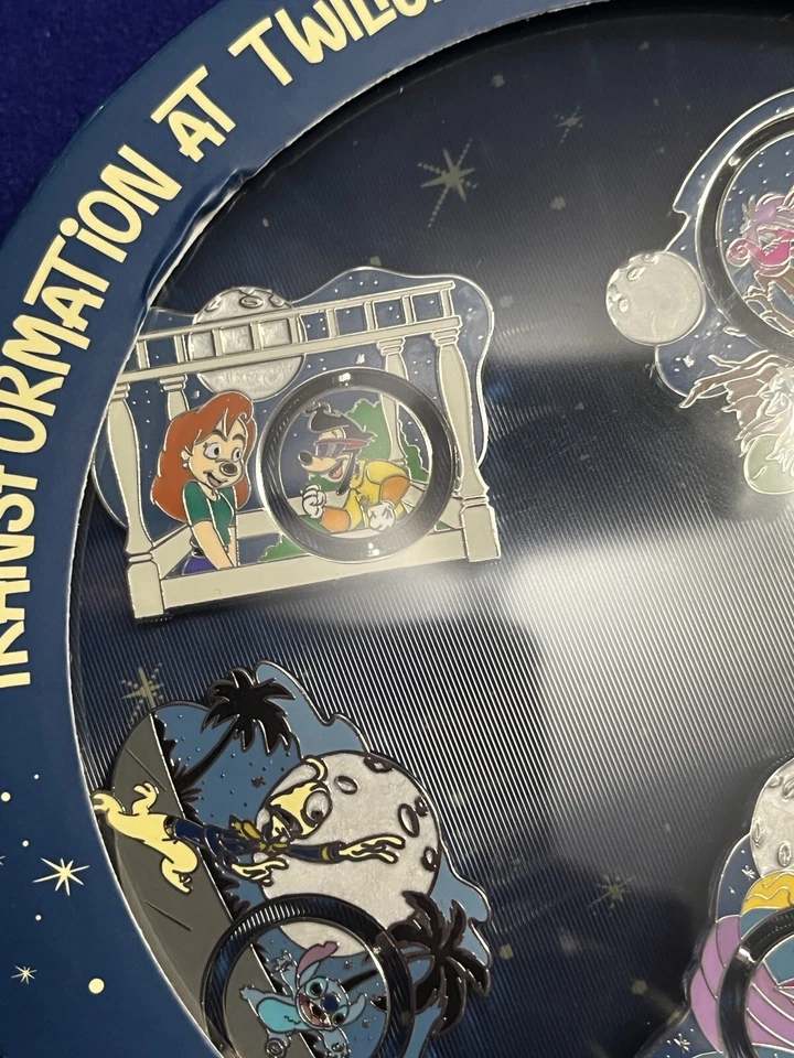 Juego de prendedores 2022 Disney Parks Transformations At Twilight Halloween Alice Stitch LE Foto 3 de 4