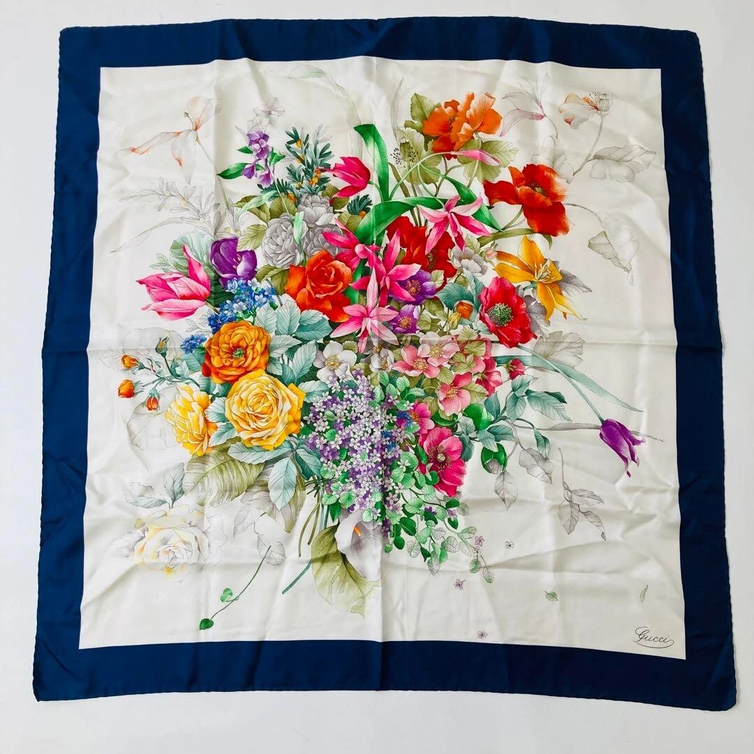 Grande écharpe en soie Gucci Flora Flowers 86 cm x 84 cm du Japon