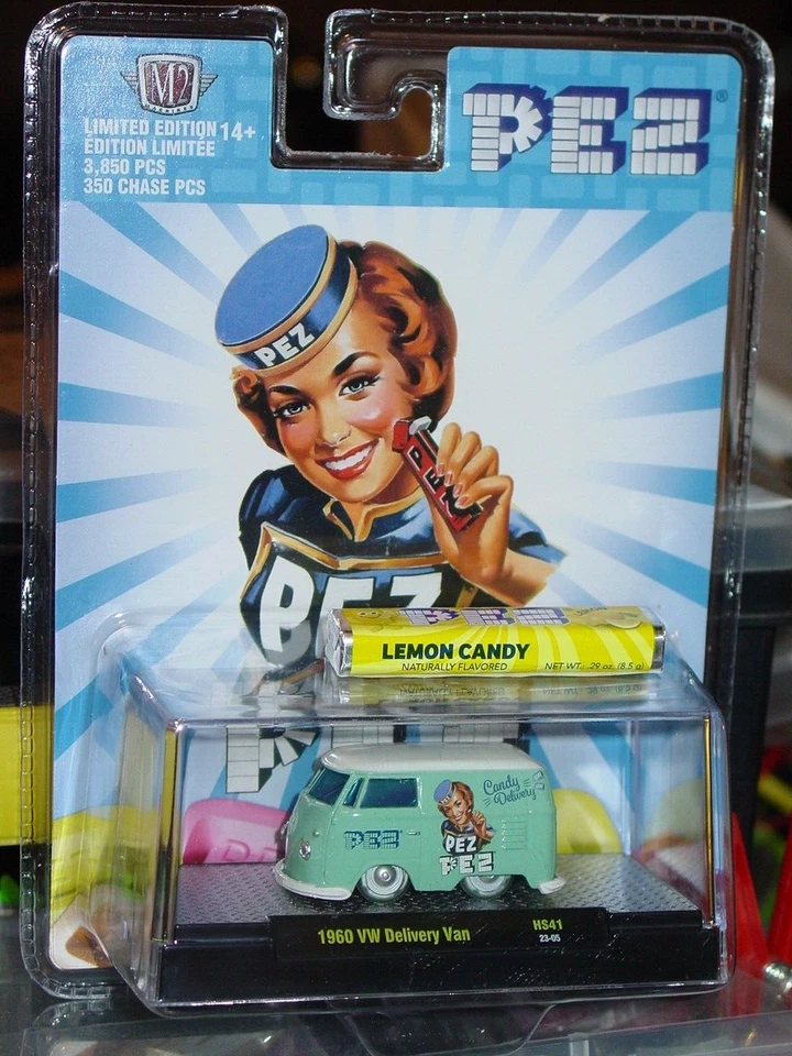 MÁQUINAS M2 1960 VOLKSWAGEN VW BERLINA AUTOBÚS con PEZ CANDY Aqua/Blanco, en paquete Foto 3 de 3