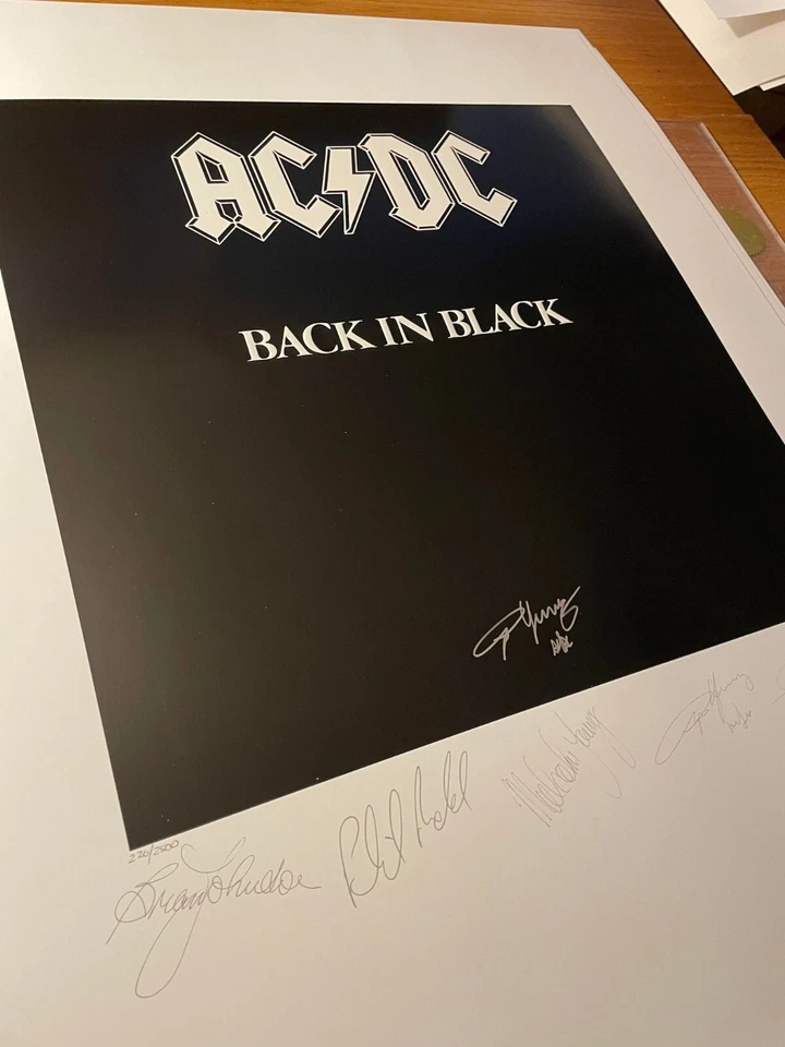 ACDC Back In Black Arte Impresión Litografía Póster Oficial Firmado a Mano Angus Young Foto 2 de 4