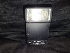 Yashica CS-202 Auto Flash Unit   Vintage Camera Accessory