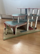 Ancien Jouet vintage   GARAGE  pour petites voitures  MARQUE NIL france. Rare.