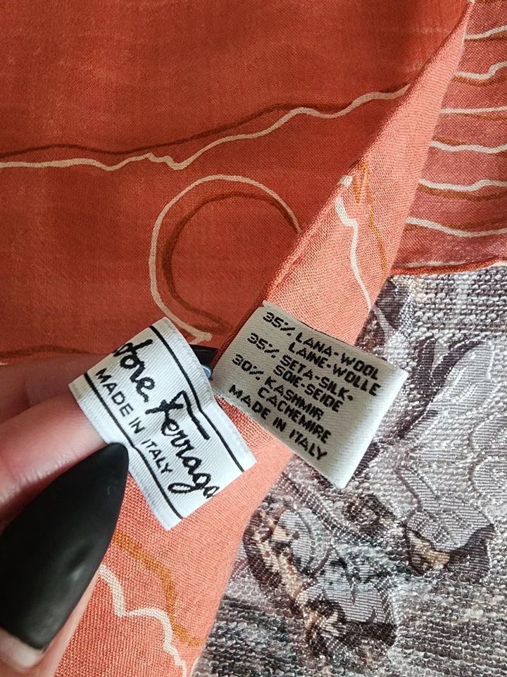 Auténtico chal largo Salvatore Ferragamo Foto 3 de 4