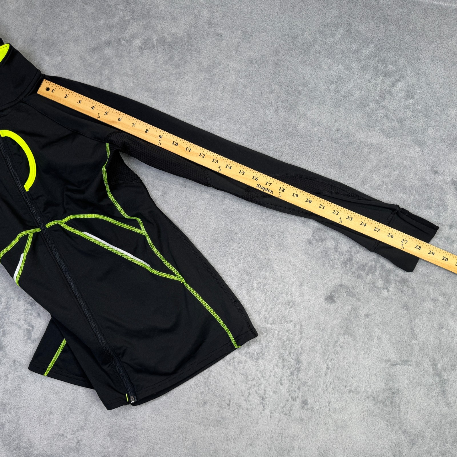 Under Armour Run Jacket Womens S Black Cold Gear Semi Fitted Full Zip 1222008 thumbnail 9