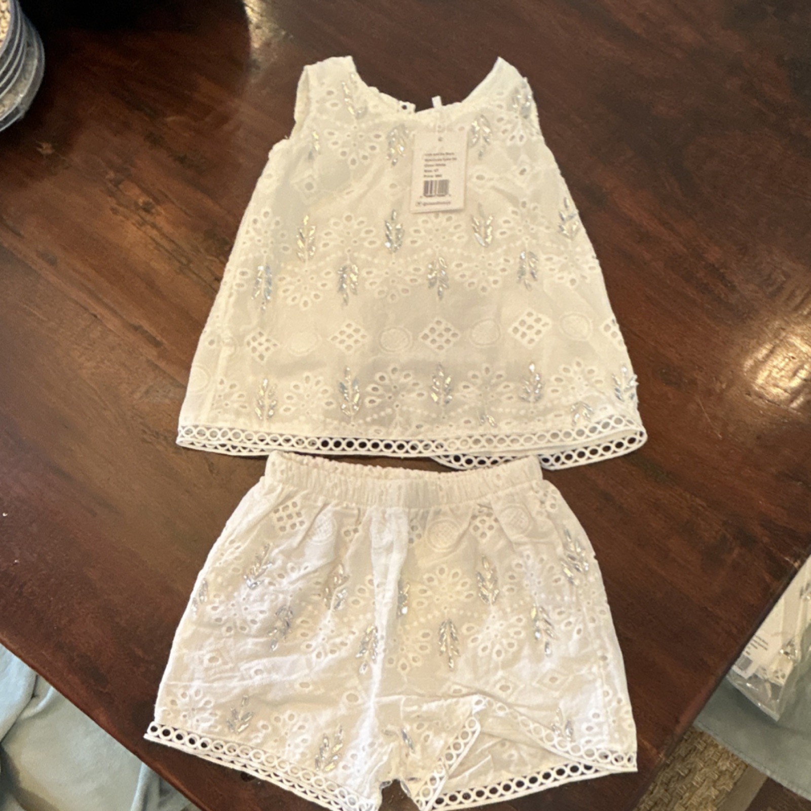 Nuevo con etiquetas Conjunto Top y Pantalones Cortos Florales Lola & The Boys con Acentos de Encaje y Cristales 4T