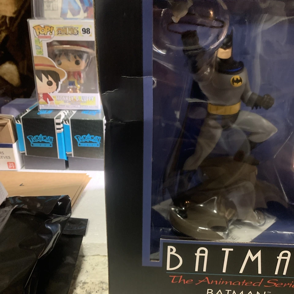 Nueva figura de gancho de agarre de la serie animada Batman Warner Bros. de DC Gallery Foto 2 de 4