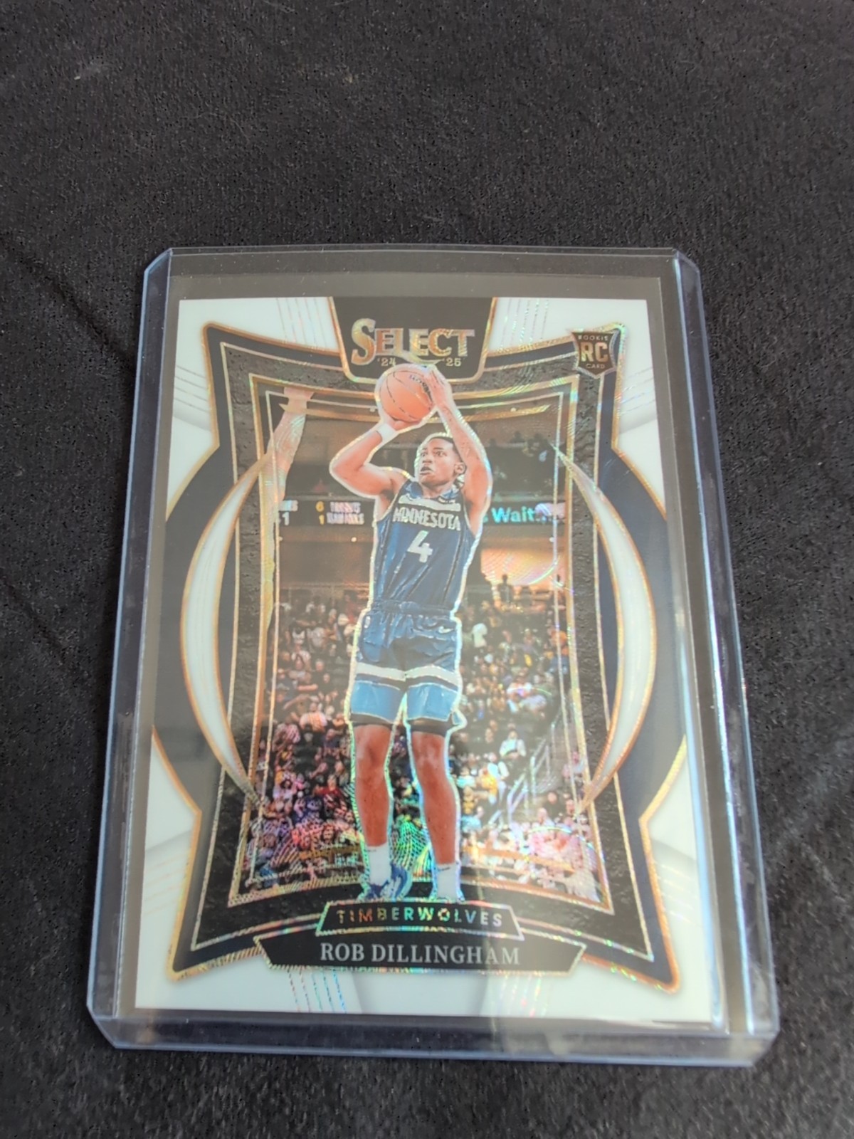 🔥🔥2024-25 Select Concourse Robert Dillingham #84 White Scope Prizm /35 (RC)🔥