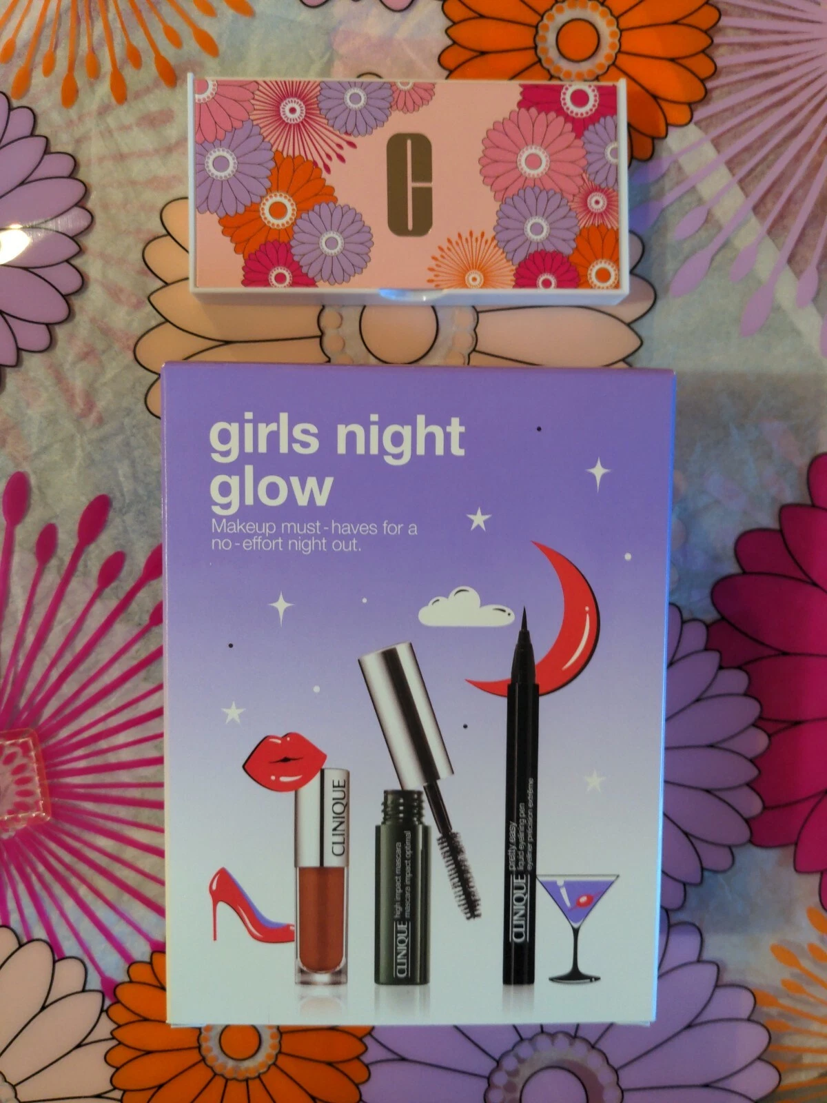 Clinique Girls Night Glow: Lip Gloss Mascara Liquid Eyeliner + Eyeshadow Palette