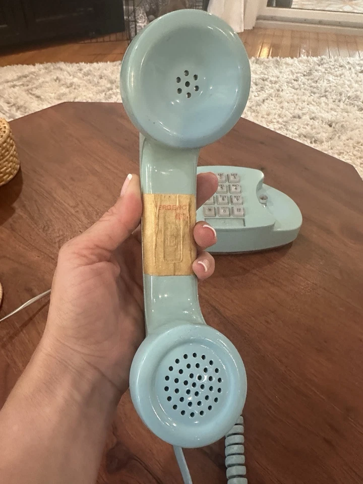 Teléfono pulsador princesa vintage azul turquesa.  En buen estado de funcionamiento Foto 2 de 4