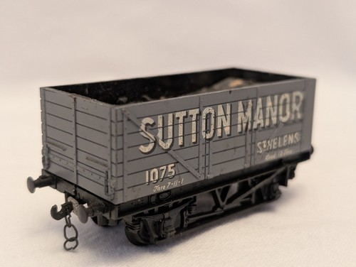 Trix Spur OO 7-Bohlen offener Waggon Güterwagen 1075 Sutton Manor | Condition: Used