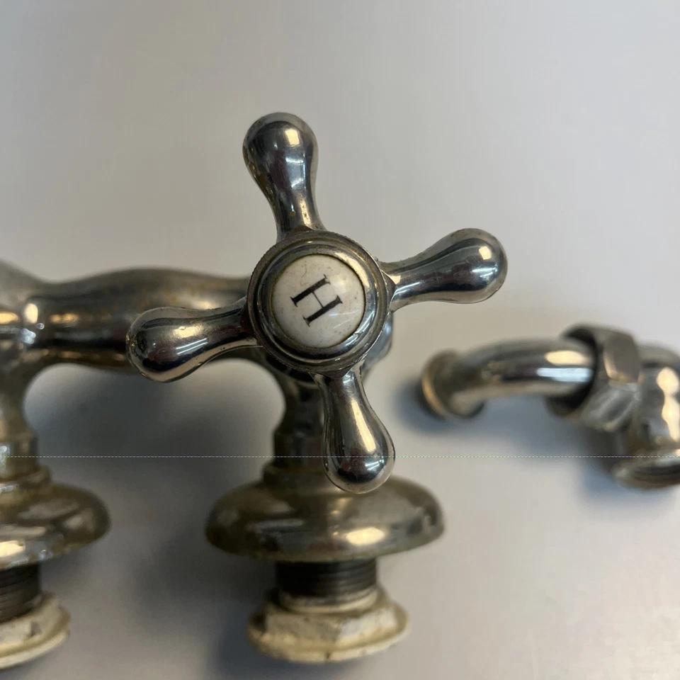 Juego de grifos de baño estándar vintage asas cruzadas acabado níquel frío caliente Foto 3 de 4