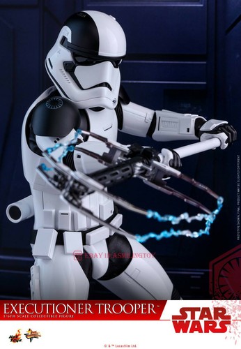 Hot Toys MMS 428 Star Wars The Last Jedi Executioner Trooper Stormtrooper NEW - Picture 6 of 11
