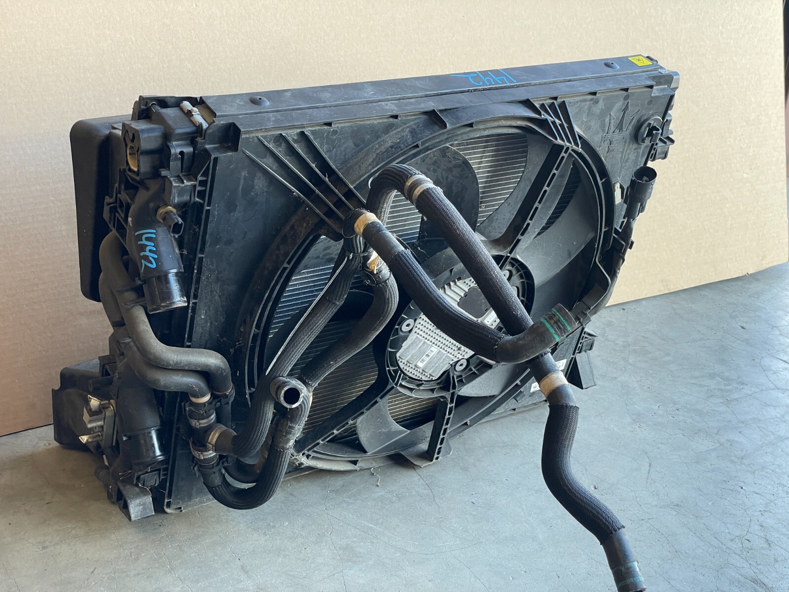 17 18 MASERATI LEVANTE 3.0L RADIATOR CONDENSER FAN COOLING ASSEMBLY 1442 OEM