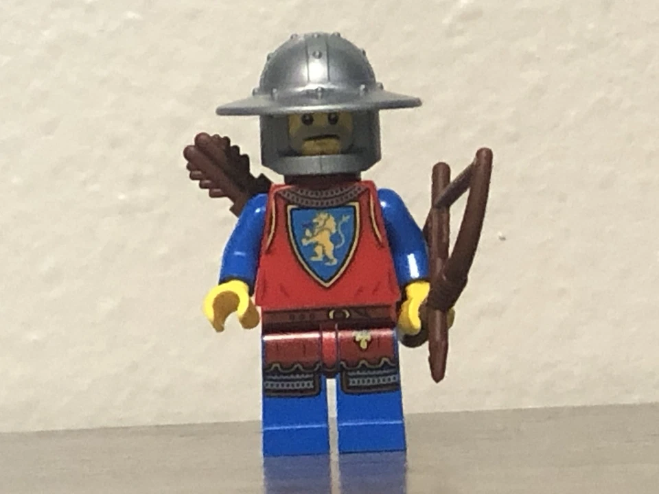 10 Lego Lion Knight Archer Minifigures - Image 3 of 4