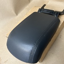 2013-2016 Oem Ford Escape Center Console Lid Arm Rest Black Flaws 2013-2016 Oem Ford Escape Center Console Lid Arm Rest Black Flaws