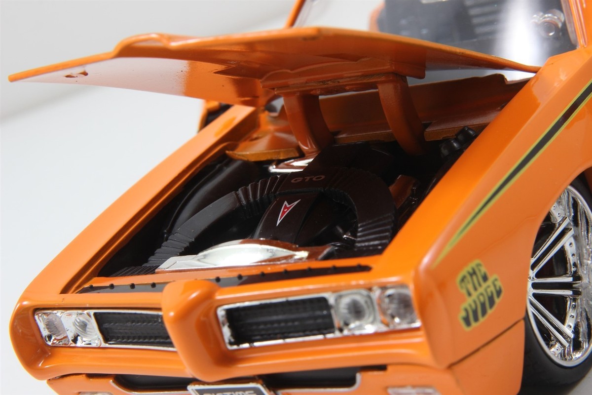 Jada 1:24 Bigtime Muscle 1969 Pontiac GTO Judge Diecast