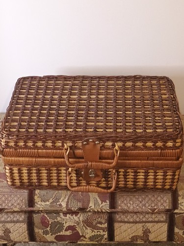 Vintage geflochtener Weidenkorb Picknick Koffer hat Platz 4 Gedecke 18"X13"X8"